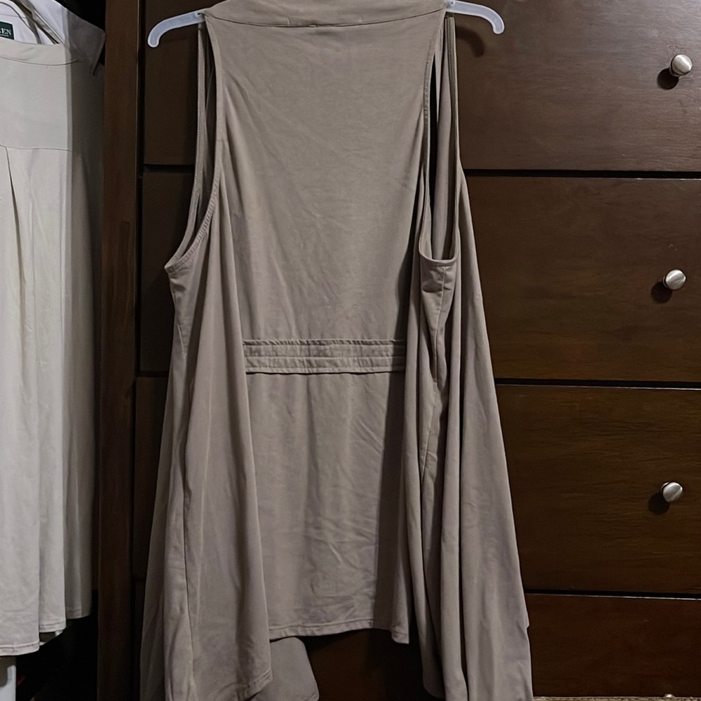 Ladies long sleeveless vest with gathered back